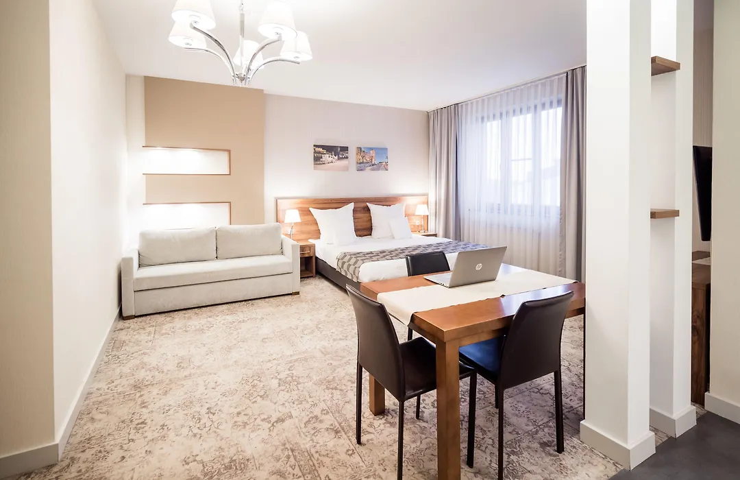 Hotel Miodowa-1